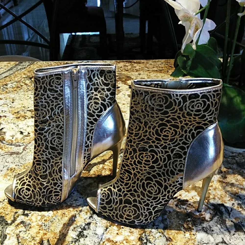 Shoes - Picture 3 of 4